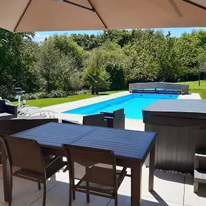 D'hotes Les Hortensias Bed & Breakfast